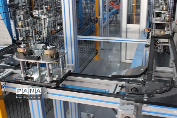 بازدید وزیر صنعت، معدن و تجارت از واحدهای تولیدی و صنعتی اسلامشهر