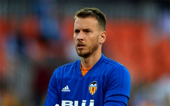 گلر والنسیا به بارسلونا پیوست