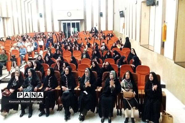 تجلیل از فرهنگیان ممتاز مسابقات  قرآن، عترت و نماز، فرهنگی  هنری و ورزشی در شهرستان کازرون