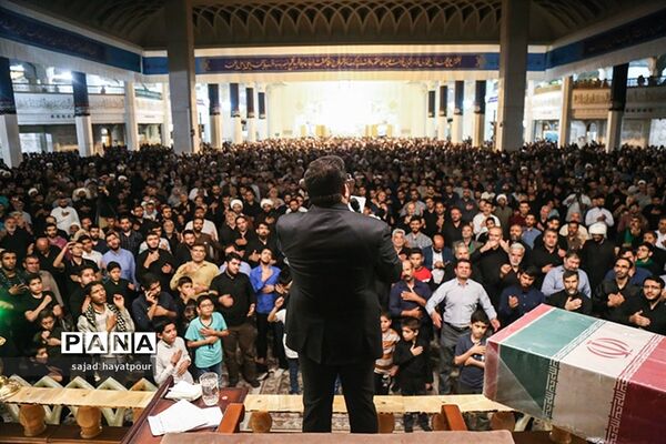 تشییع پیکر شهید گمنام در حرم حضرت معصومه (س)
