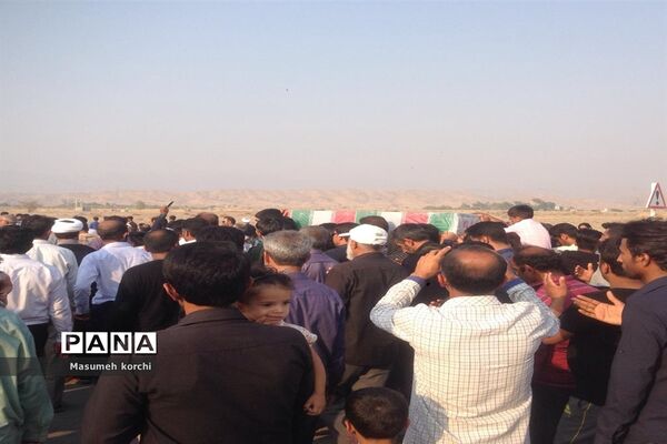 مراسم تشیع پیکر دو شهید گمنام دفاع مقدس درتیرور میناب