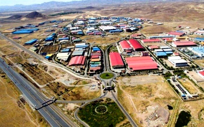 صدری، عضو هیات امنای خانه صنعت جوانان تهران: کمبود نقدینگی و ارز مهمترین مشکل واحدهای صنعتی است