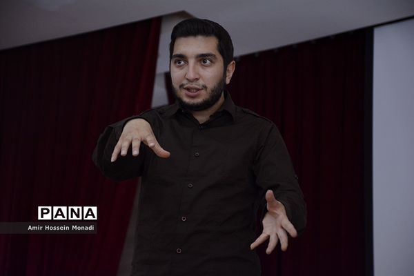 دوره آموزش اصول خبرنویسی و عکاسی دانش‌آموزان بناب