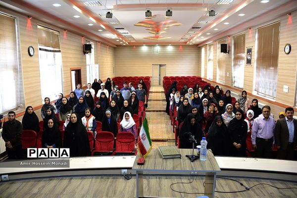 دوره آموزش اصول خبرنویسی و عکاسی دانش‌آموزان بناب