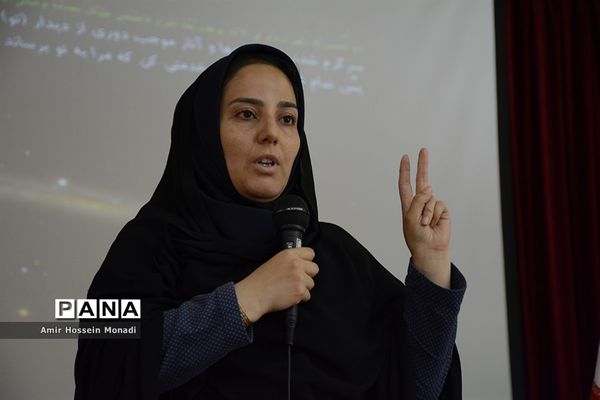 دوره آموزش اصول خبرنویسی و عکاسی دانش‌آموزان بناب