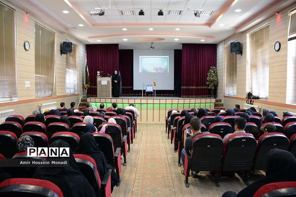 دوره آموزش اصول خبرنویسی و عکاسی دانش‌آموزان بناب
