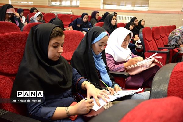 دوره آموزش اصول خبرنویسی و عکاسی دانش‌آموزان بناب