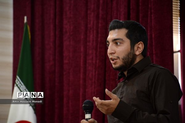 دوره آموزش اصول خبرنویسی و عکاسی دانش‌آموزان بناب