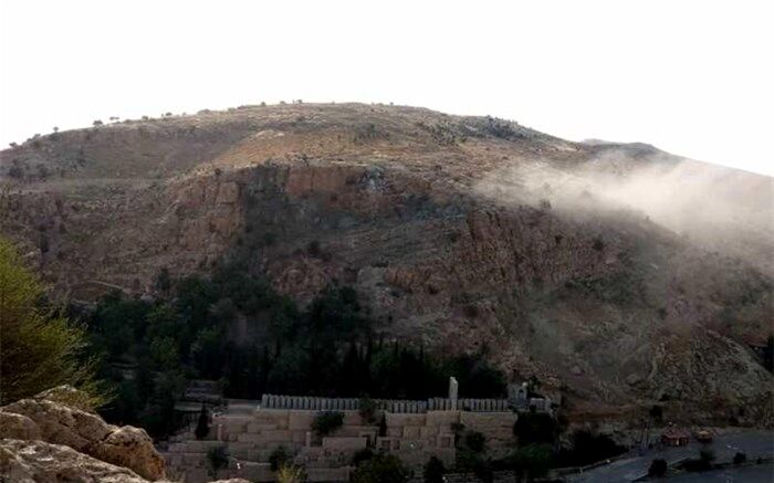 سایه سنگ 60 تنی از سر دروازه قرآن شیراز رخت بربست