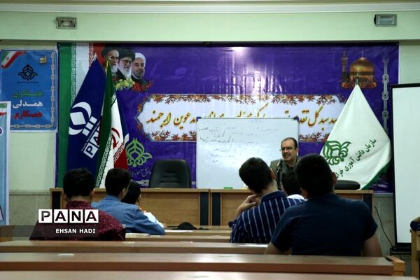 کلاس‌های تابستانه خبرنگاری و مجری‌گری دانش‌آموزان پسر در سازمان دانش‌آموزی