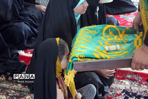 بدرقه کاروان زیرسایه خورشید از شهرستان درمیان