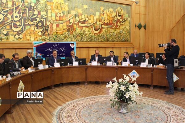 نشست خبری مدیرکل آموزش و پرورش فارس با اصحاب رسانه