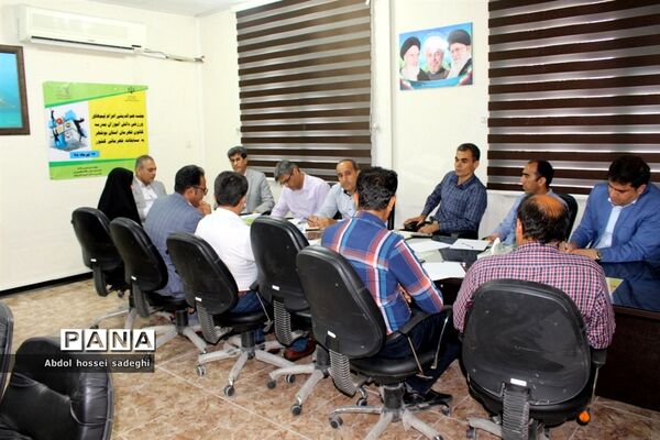 جلسه هم اندیشی اعزام تیم‌های ورزشی دانش‌آموزان مدرسه کانون قهرمان استان بوشهر
