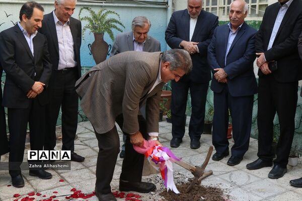 آیین کلنگ‌زنی و بازسازی مدرسه استثنایی باغچه‌بان درمنطقه سه