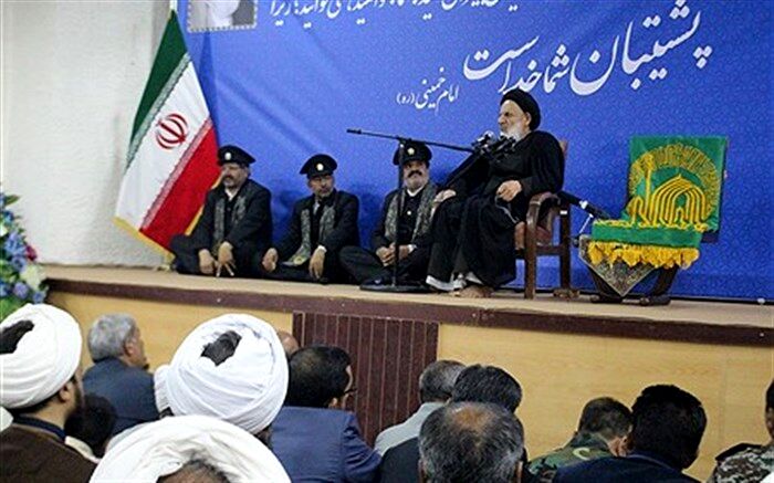 هیچ کاری برتر از حفظ کرامت و حل مشکلات مردم وجود ندارد
