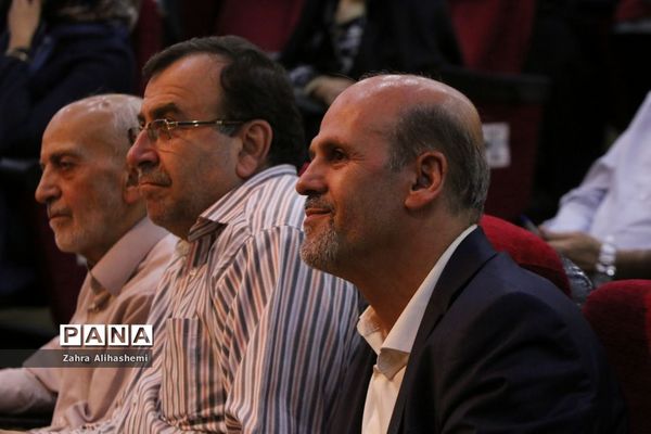 پانزدهمین نشست کافه خرد: نقد و نظر در کارآمدی و بقای مدرسه