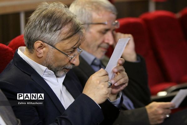 پانزدهمین نشست کافه خرد: نقد و نظر در کارآمدی و بقای مدرسه