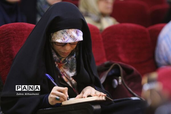 پانزدهمین نشست کافه خرد: نقد و نظر در کارآمدی و بقای مدرسه