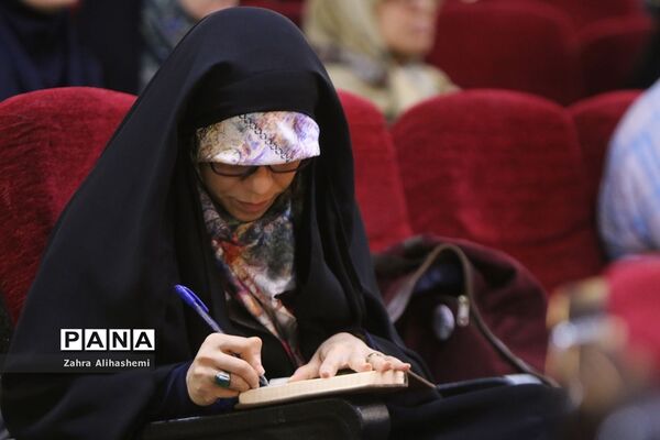 پانزدهمین نشست کافه خرد: نقد و نظر در کارآمدی و بقای مدرسه