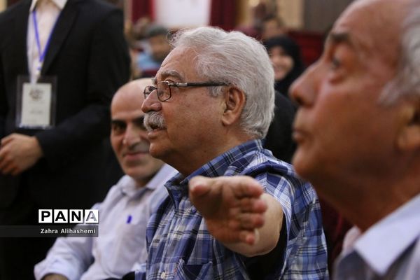 پانزدهمین نشست کافه خرد: نقد و نظر در کارآمدی و بقای مدرسه