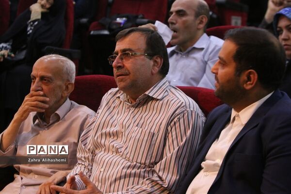 پانزدهمین نشست کافه خرد: نقد و نظر در کارآمدی و بقای مدرسه