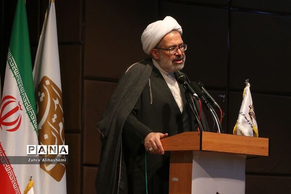 پانزدهمین نشست کافه خرد: نقد و نظر در کارآمدی و بقای مدرسه