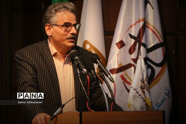 پانزدهمین نشست کافه خرد: نقد و نظر در کارآمدی و بقای مدرسه