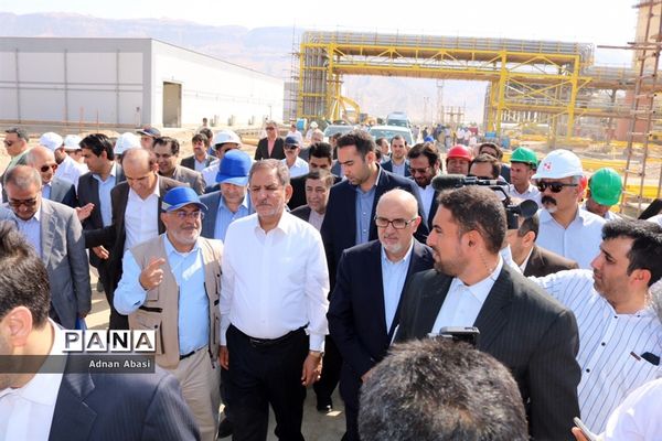 بازدید اسحاق جهانگیری از پالایشگاه های شهرستان مُهر