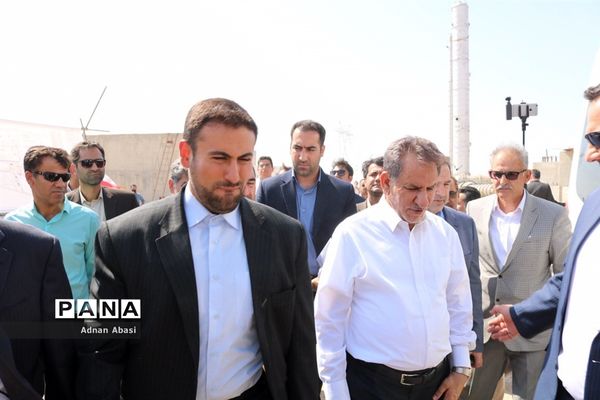 بازدید اسحاق جهانگیری از پالایشگاه های شهرستان مُهر
