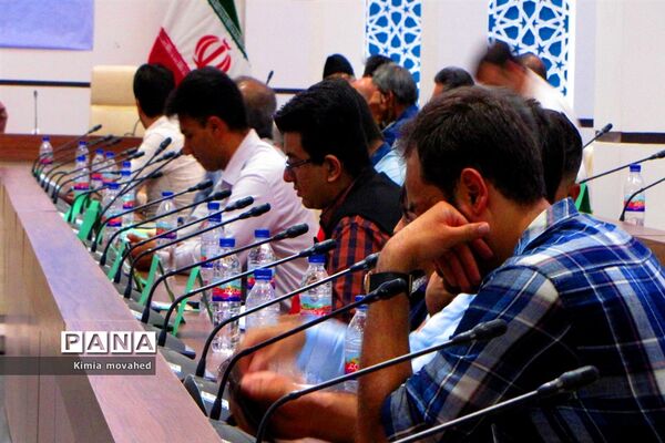 همایش شعر خوانی «حدیث سرو و گل و لاله»