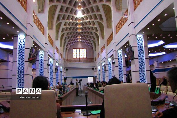 همایش شعر خوانی «حدیث سرو و گل و لاله»