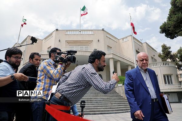 حاشیه جلسه هیأت دولت