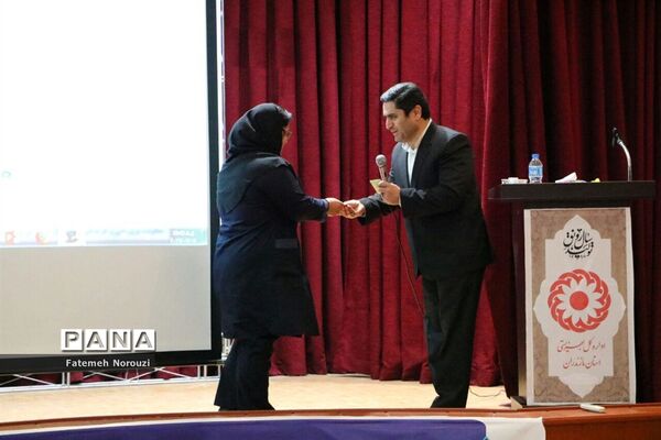 تجلیل از دانش‌آموزان و تسهیلگران برتر طرح «ماد» در مازندران