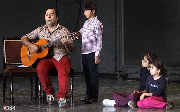 سرپرست آنسامبل اپرای تهران: داستان «اشک‌ها و لبخندها» پیروزی صلح و ترانه بر جنگ و نفرت است