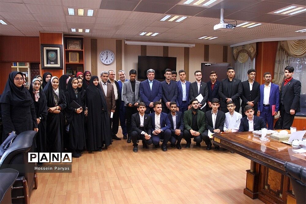 نمایندگان نهمین دوره مجلس دانش آموزی با سرپرست وزارت آموزش و پرورش دیدار و گفت‌وگو کردند
