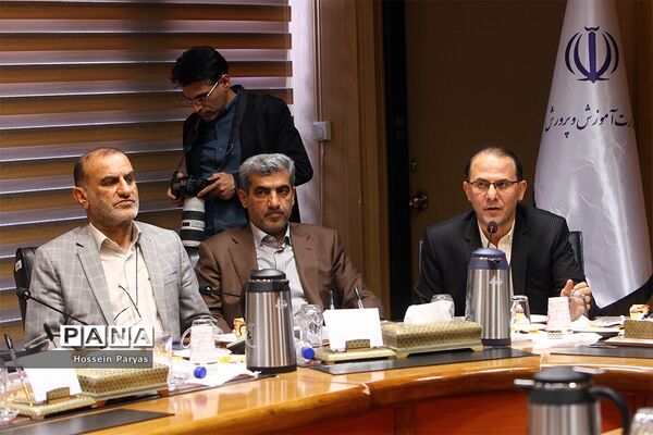 دیدار نمایندگان نهمین دوره مجلس دانش آموزی با سرپرست وزارت آموزش و پرورش