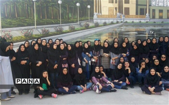 دانش‌آموزان فرزانگان به اردوی اصفهان رفتند
