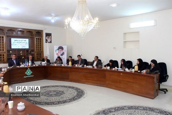 جلسه آموزشی توجیهی کارشناسان فعالیت‌های اردویی مناطق 24 گانه آذربایجان غربی