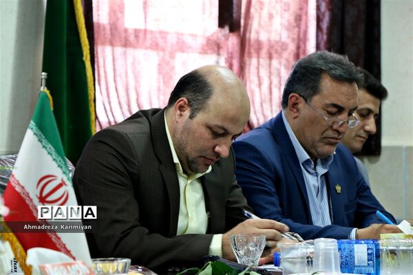 افتتاح سالن ورزشی و زمین چمن مصنوعی دانش‌آموزان ناحیه 3 شیراز