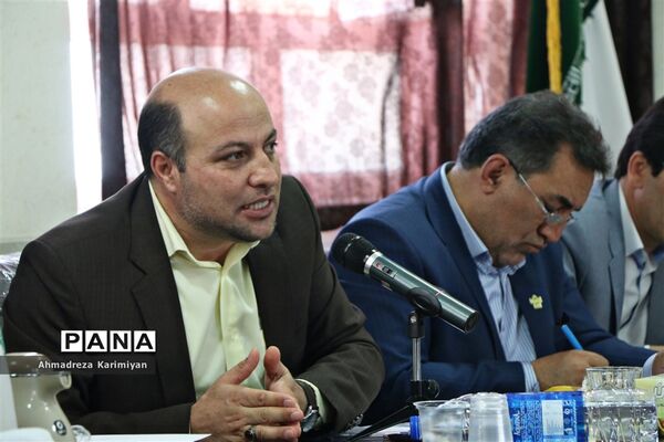 افتتاح سالن ورزشی و زمین چمن مصنوعی دانش‌آموزان ناحیه 3 شیراز