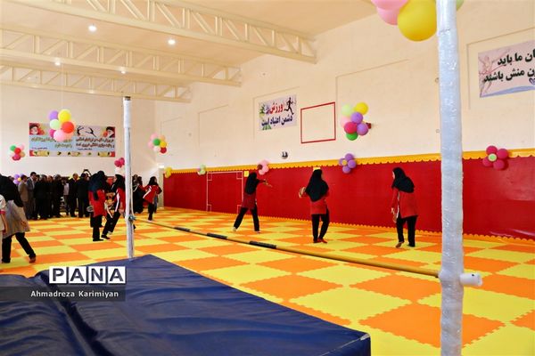 افتتاح سالن ورزشی و زمین چمن مصنوعی دانش‌آموزان ناحیه 3 شیراز