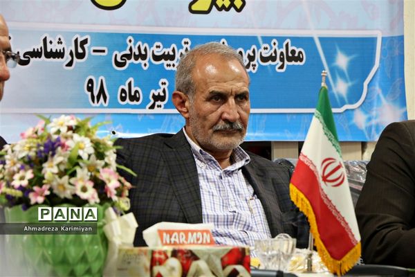 افتتاح سالن ورزشی و زمین چمن مصنوعی دانش‌آموزان ناحیه 3 شیراز