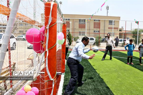 افتتاح سالن ورزشی و زمین چمن مصنوعی دانش‌آموزان ناحیه 3 شیراز
