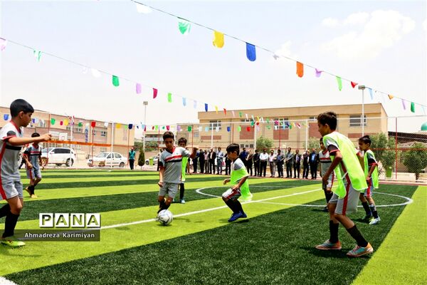 افتتاح سالن ورزشی و زمین چمن مصنوعی دانش‌آموزان ناحیه 3 شیراز