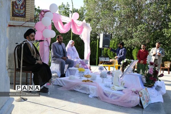مراسم عقد زوج دانشجو در مزار شهدای گمنام