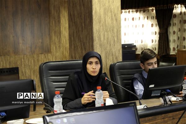 دیدار مدیرکل آموزش و پرورش فارس با نمایندگان دخترمجامع ، مجلس و شورای دانش‌آموزی فارس