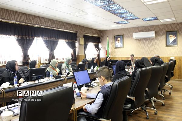 دیدار مدیرکل آموزش و پرورش فارس با نمایندگان دخترمجامع ، مجلس و شورای دانش‌آموزی فارس