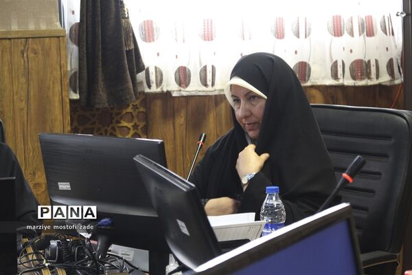 دیدار مدیرکل آموزش و پرورش فارس با نمایندگان دخترمجامع ، مجلس و شورای دانش‌آموزی فارس