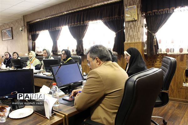 دیدار مدیرکل آموزش و پرورش فارس با نمایندگان دخترمجامع ، مجلس و شورای دانش‌آموزی فارس