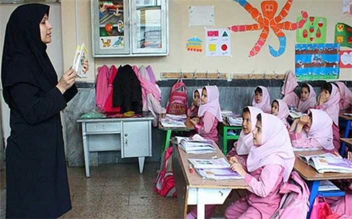 ثبت‌نام کتاب‌های درسی کلاس‌ اولی‌ها و پایه‌های هفتم و دهم  آغاز شد